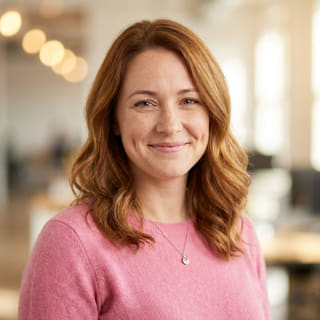 Kepala Layanan Pelanggan PertoresoInvest, Emily Watson